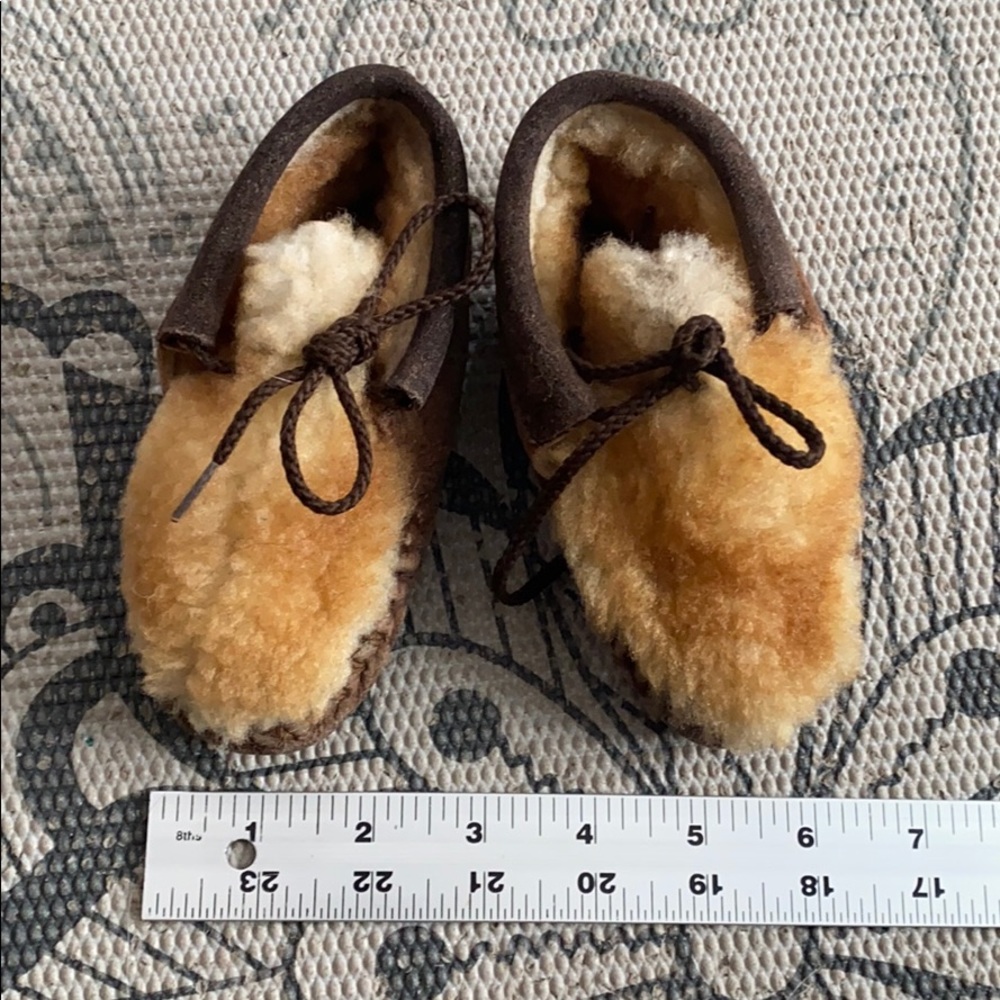 Itasca sheepskin baby toddler booties moccasins leather furry slippers amazing